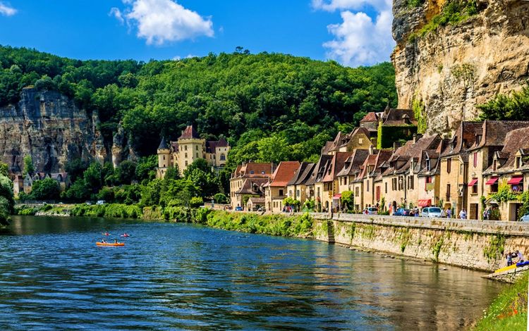 La Roque-Gageac, au bord de la Dordogne