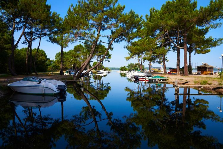 Où le canal se jette dans le lac de Biscarrosse