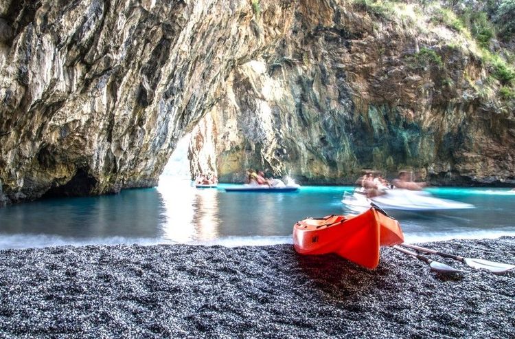 Kayak, paddle et pédalo sont les autres façons d'arriver jusque là