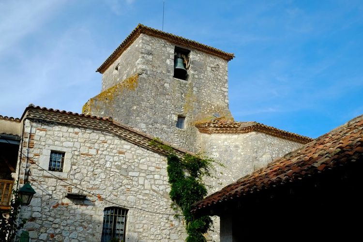 Le clocher de La Collégiale Saint-Nicolas.