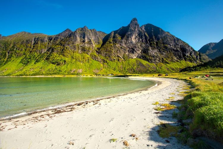 Plage sur le côte nord de l'île de Senja, norvège