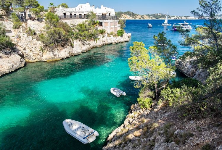 Paguera présente des criques où l'on aime pratiquer le coasteering