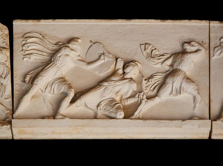 Détail de la frise du mausolée d'Halicarnasse représentant un combat entre Grecs et Amazones., musée du mausolée d'Halicarnasse à Bodrum