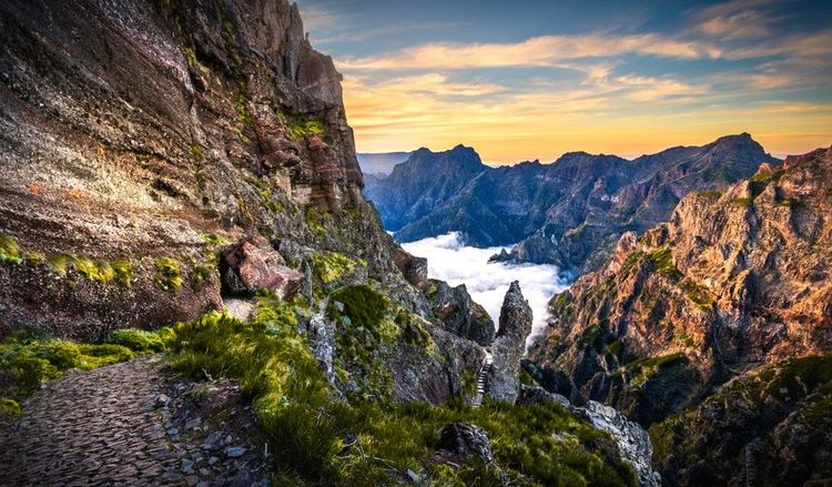 les montagnes vers Pico do Arieiro