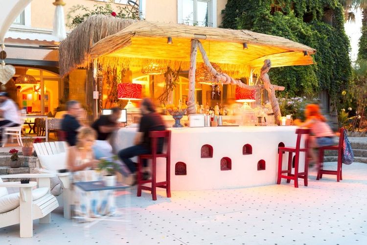 Bar à Bodrum, à la nuit tombante