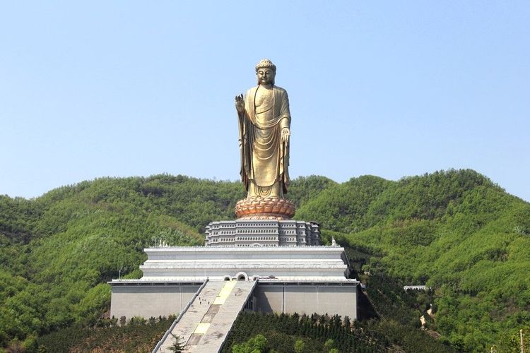 Le Bouddha du Temple du Printemps, à Zhaokun