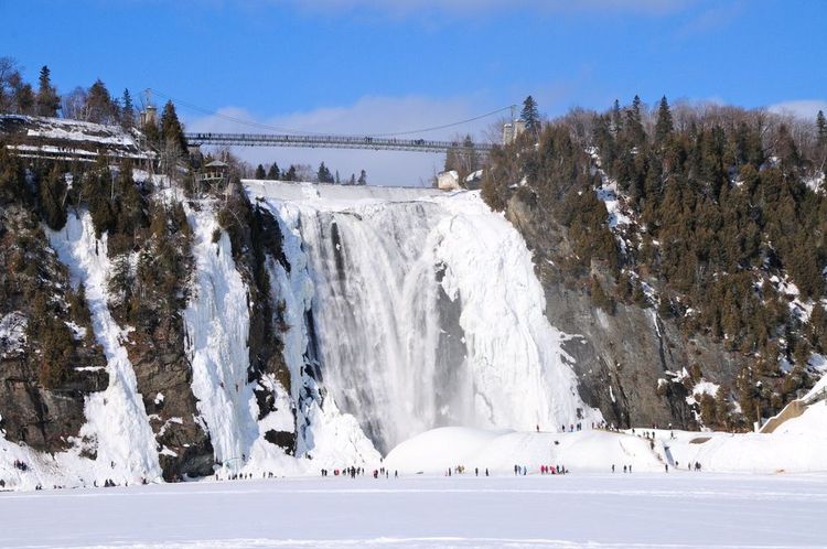 Les chutes glacées de Montmorency au Québec