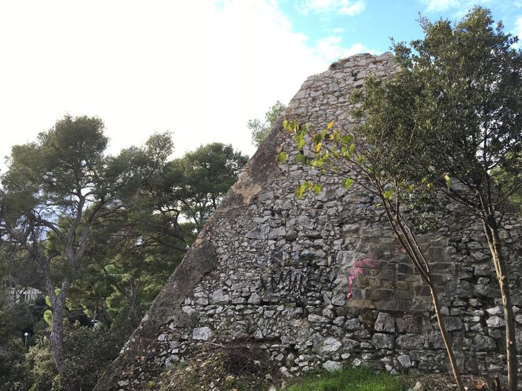 La pyramide secrète de Marseille.