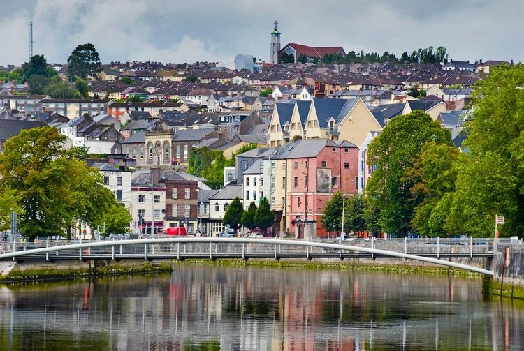 Cork vu depuis le fleuve Lee