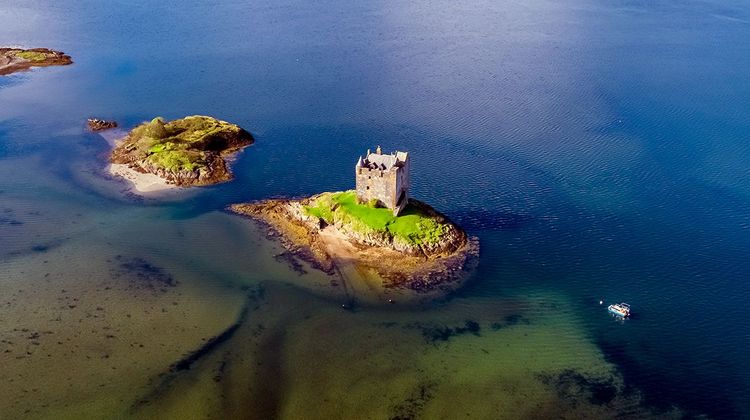 Le château de Stalker au milieu du Loch Laich