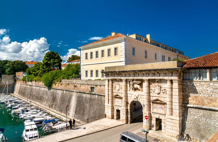 La porte de Kopnena Vrata n'est pas sans évoquer Dubrovnik