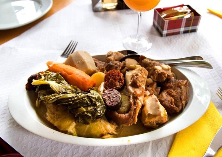 Le plat "Cozido das Furnas" cuit par la chaleur des thermes