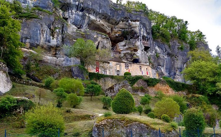 Les fortifications troglodytes de La Roque Saint-Christophe