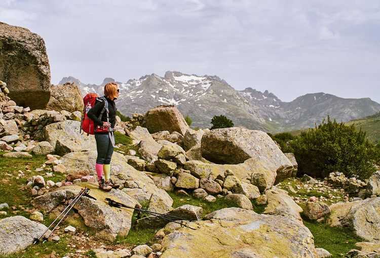 Randonneuse sur le GR 20