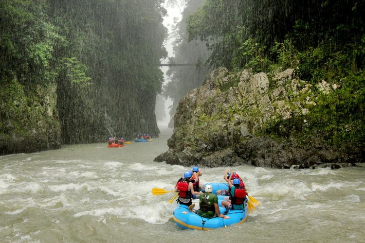 Rafting dans les gorges du Rio Pacuare.