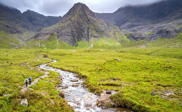 Sentier menant aux Fairy Pools