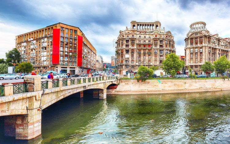Explorez l'histoire vivante des quartiers Lipscani et Calea Victoriei à Bucarest