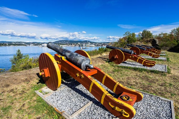Batterie de canons colorés sur Hovedøya