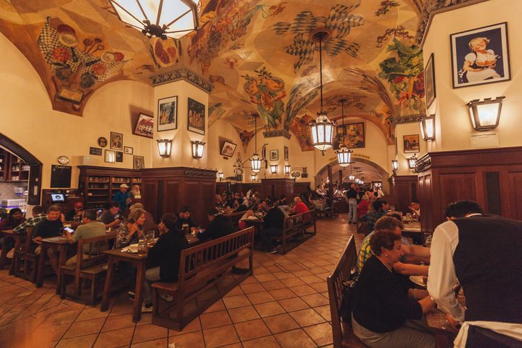Ein Prosit auf Tradition und Gemütlichkeit: Das Hofbräuhaus in München 