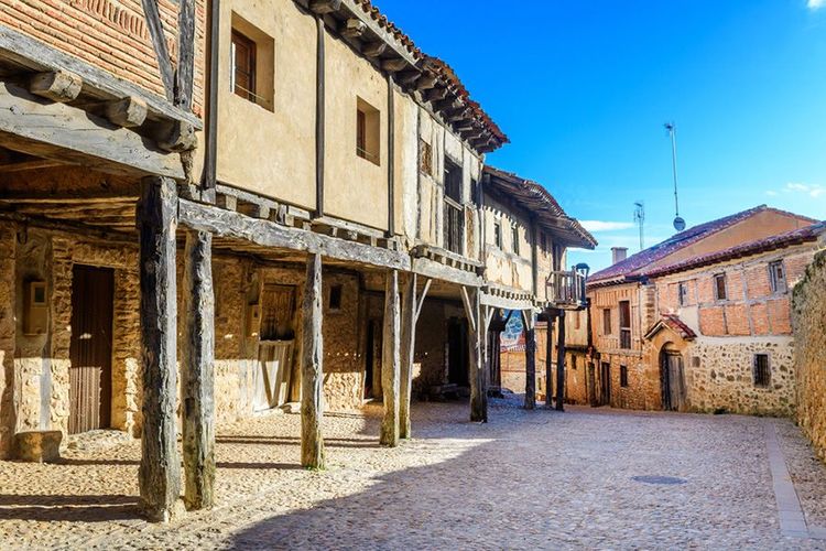 Les maisons sur pilotis de la ville de Calatañazor