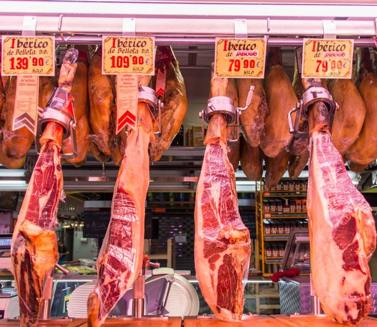 Le jambon ibérique vendu sur le marché de la Bretxa.