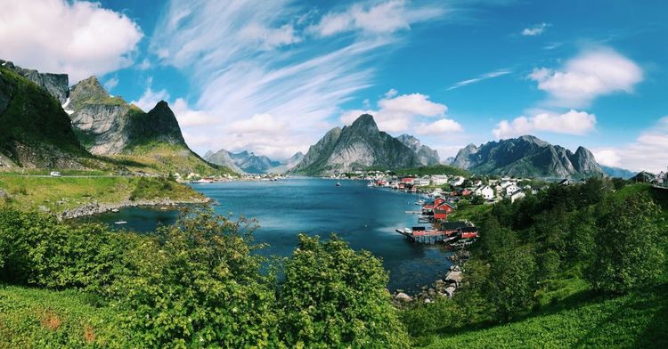 Les îles Lofoten en plein été.