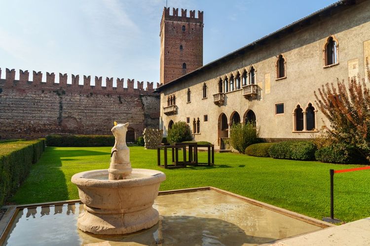 Dans l'enceinte du Castel Vecchio