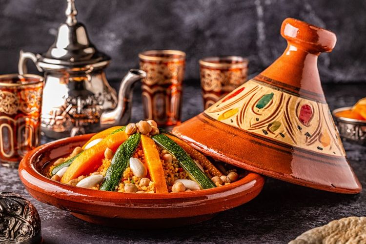 Couscous dans un plat marocain