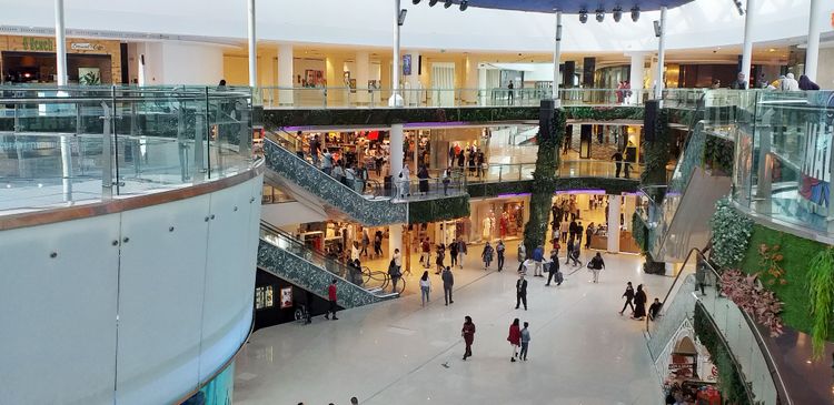 All'interno del centro commerciale Marocco