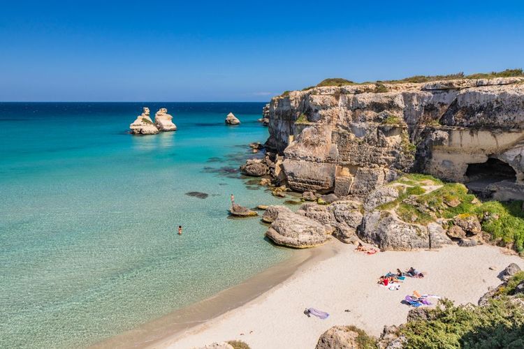 La baie de Torre dell'Orso dans le Salento, Pouilles, Italie