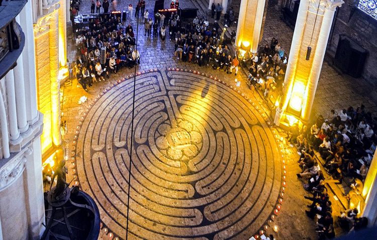 Vue plongeante sur le labyrinthe, un vendredi