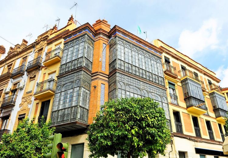 Les façades typiques des immeubles près du square Altozano, Séville