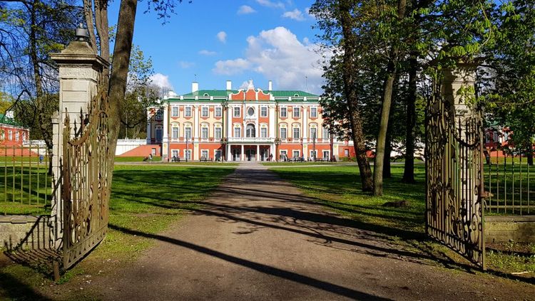 Le palais de Catherine dans le parc Kadriorg