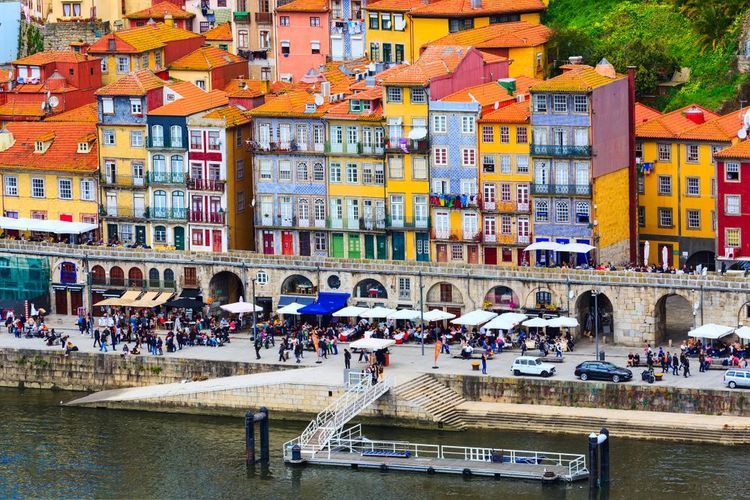 Les quais de la Ribeira à Porto.