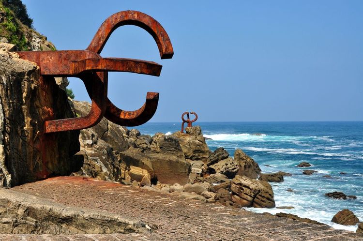 La sculpture Peine del Viento.