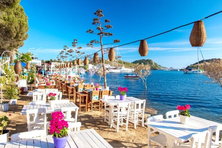 Restaurant en bord de mer à Gumusluk