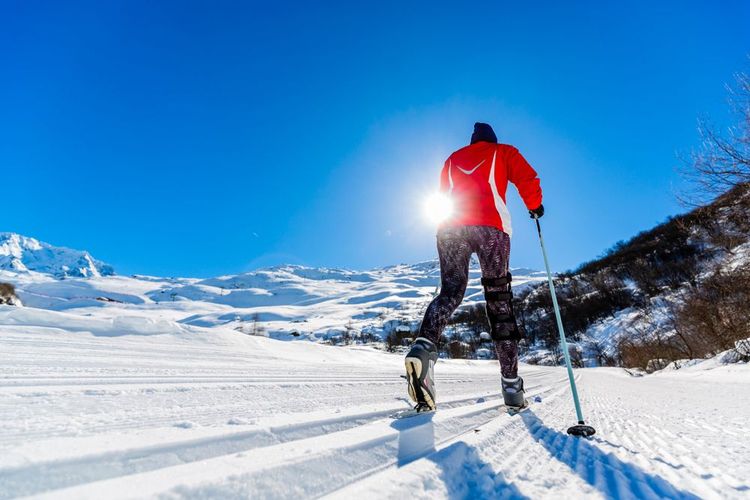 Le ski de fond, une manière vivifiante et sans danger (quasiment) de découvrir la montagne