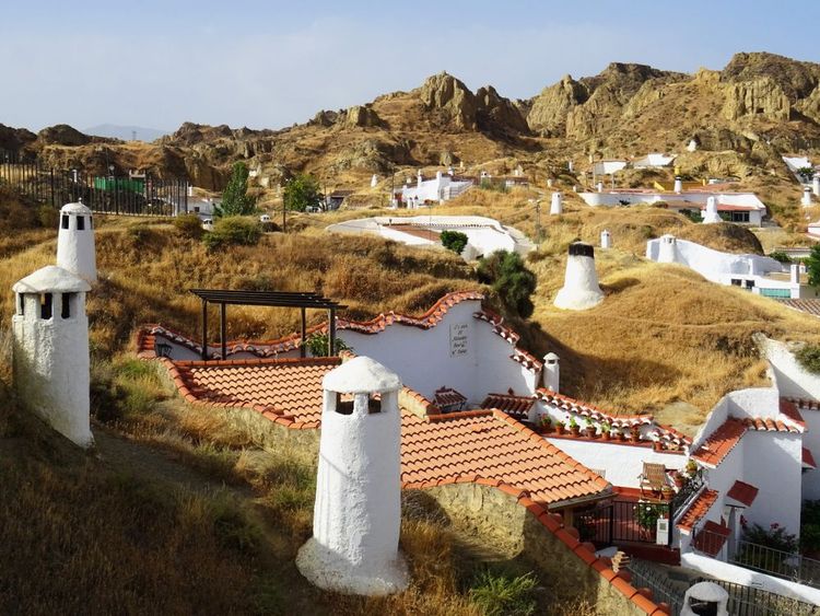 Le village troglodyte de Guadix en Espagne