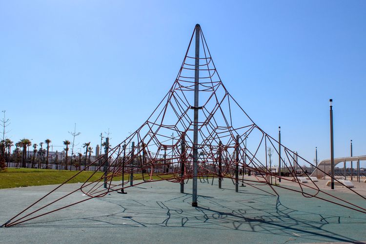 Jeux pour enfants sur la corniche de Casablanca