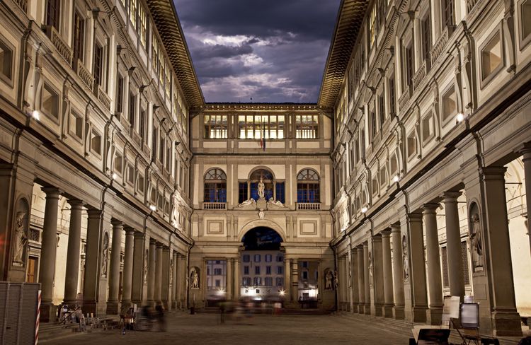 La Galleria degli Uffizi al tramonto