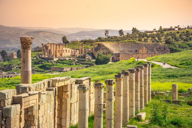 Reise in die Vergangenheit in der antiken Stätte von Jerash