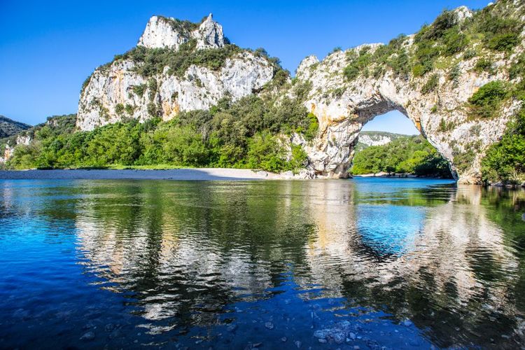Le Pont d’Arc, en Ardèche : une arche minérale cadeau de la nature