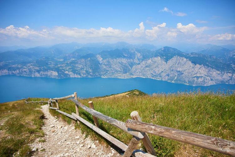 Mont Baldo, vue sur le lac de Garde, Italie