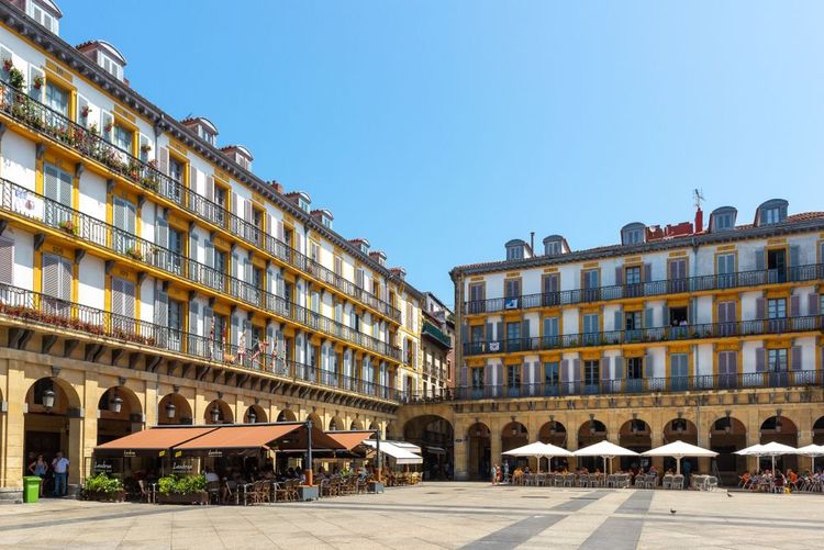 Place de la Constitution.