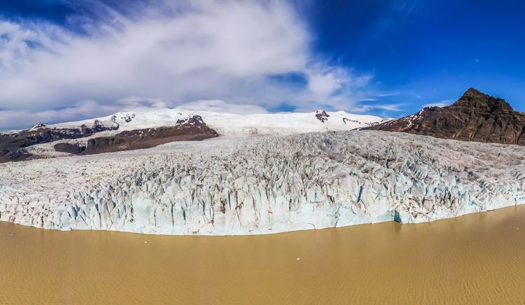 Vue aérienne sur l'immense glacier Vatnajökull