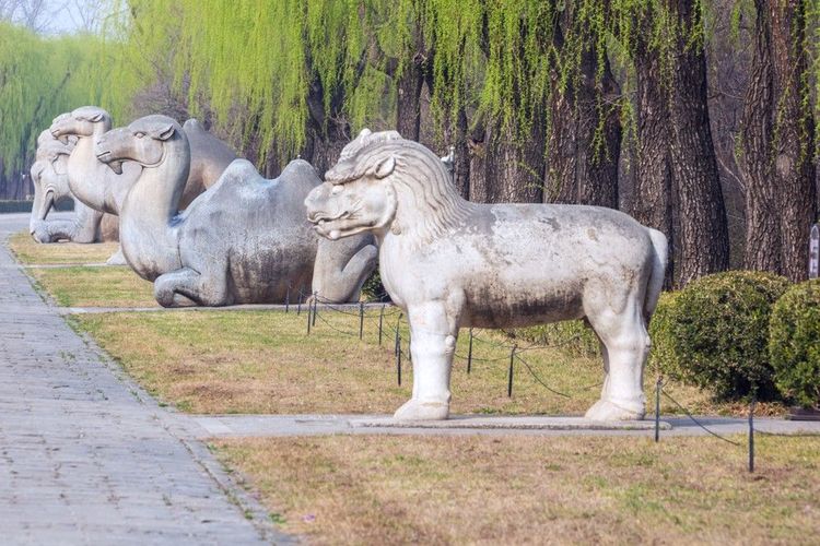 Les statues d'animaux de la Route de l'Esprit