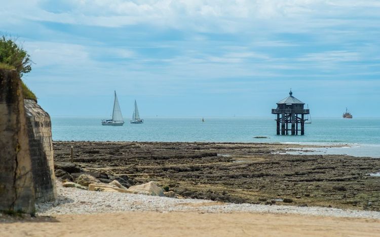 Der Leuchtturm Bout du Monde vor der Küste von La Rochelle