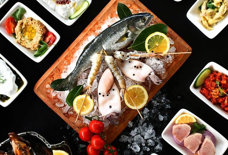 Poisson et mezzés turcs