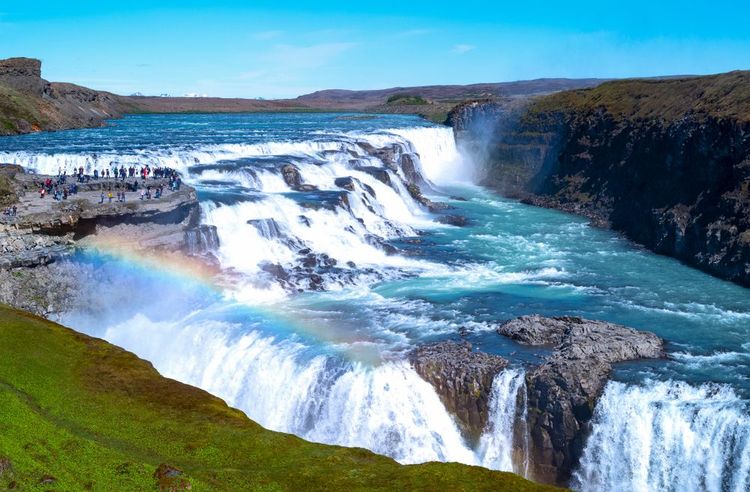 ... alors qu'à la fonte des neiges, Gullfoss se met à ressembler aux chutes d'Iguaçu