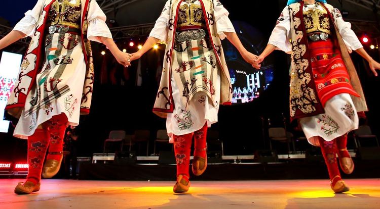 Danse folklorique serbe